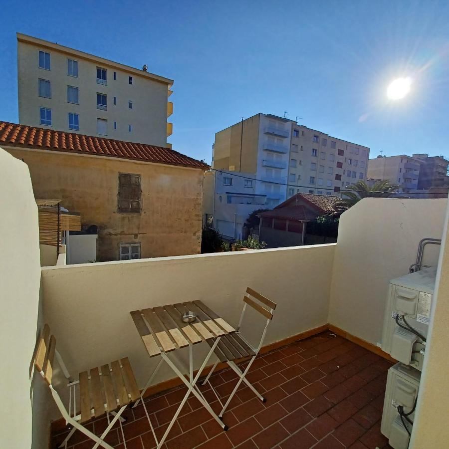 Ezz'Hotel Canet Exterior photo