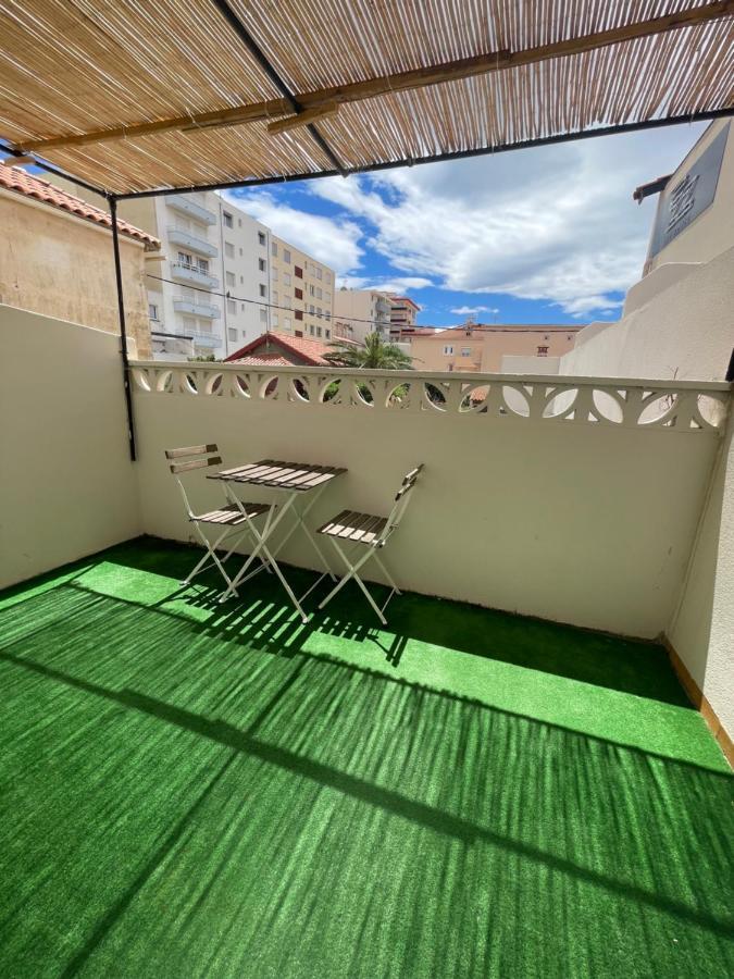 Ezz'Hotel Canet Exterior photo